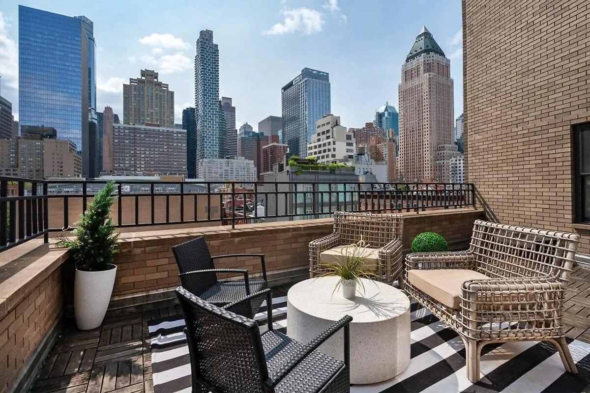 809-6A New 2Br Duplex With A Private Patio Apartment New York