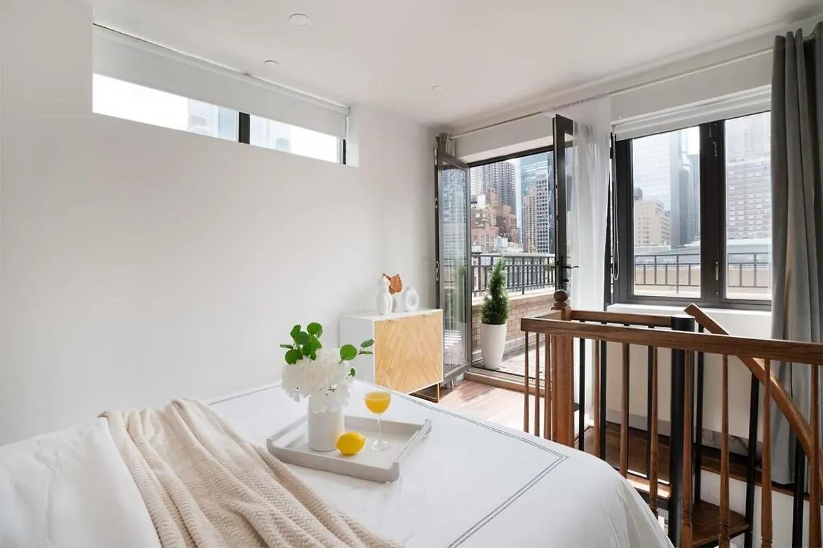 809-6A New 2Br Duplex With A Private Patio Apartment New York