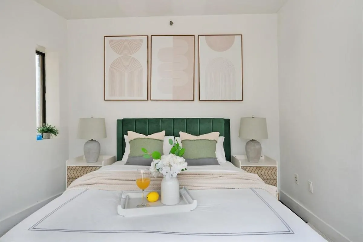 809-6A New 2Br Duplex With A Private Patio Apartment New York United States