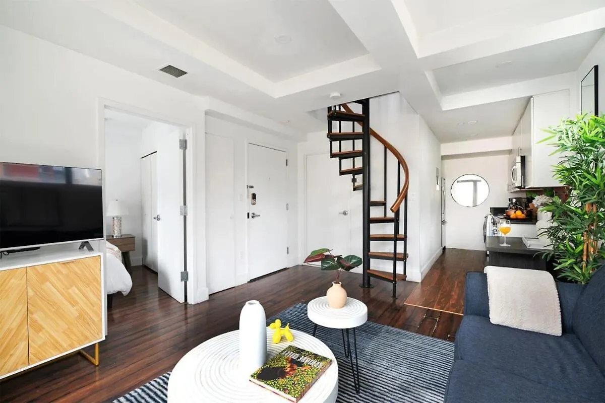 809-6A New 2Br Duplex With A Private Patio Apartment New York